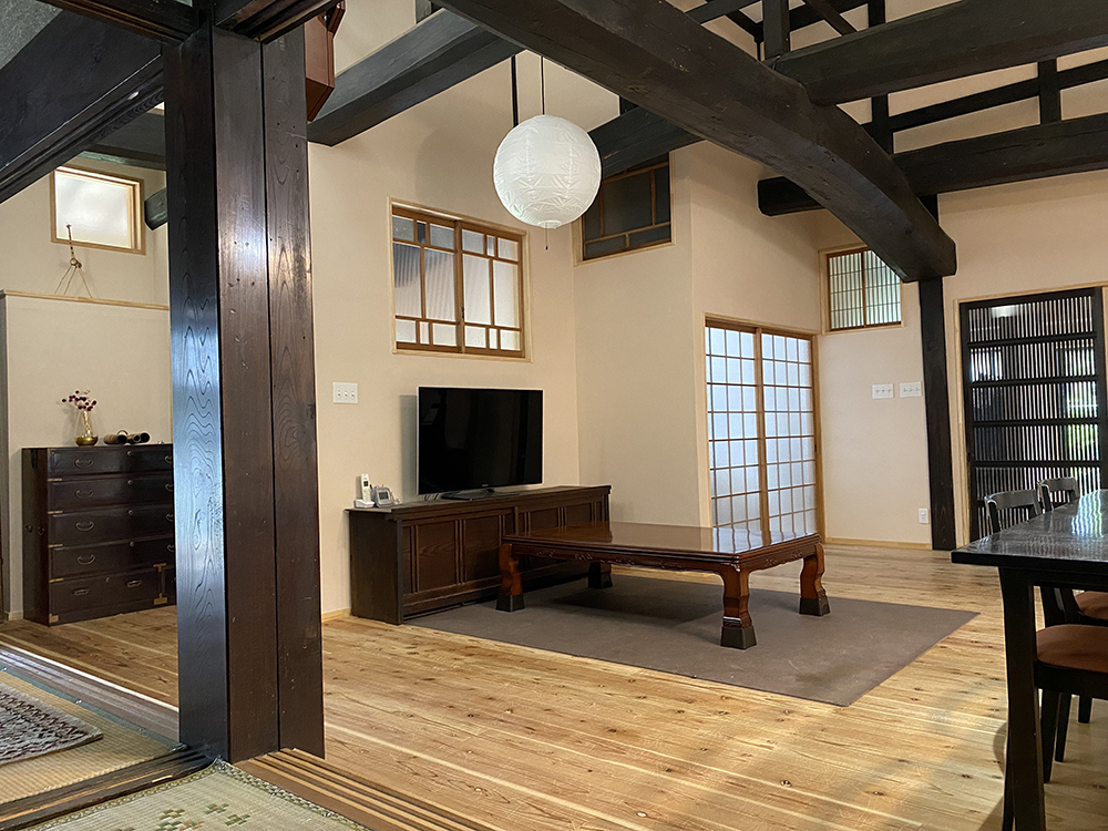 wooden floor and kotatsu