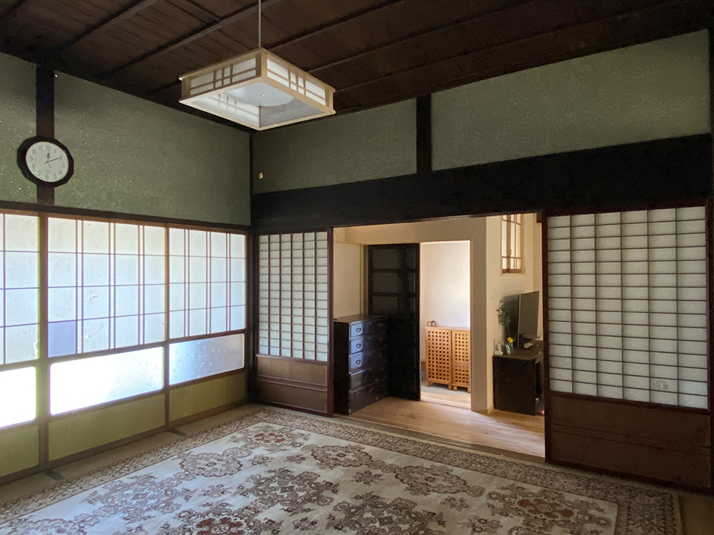 tatami room and entrance